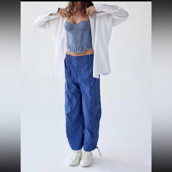 Urban Outfitters Sz 2 LUNA Nylon Cargo Blue Balloon Parachute Pant Zippers Y2K - Picture 2 of 16